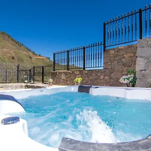 Bed and breakfast Mogarén: Jacuzzi&beautiful Views, Vega de San Mateo